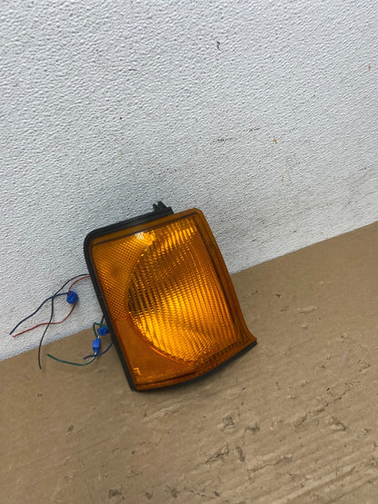 1999-2000 Land Rover Discovery Front Right Passenger Turn Signal Light AD4115 DG2