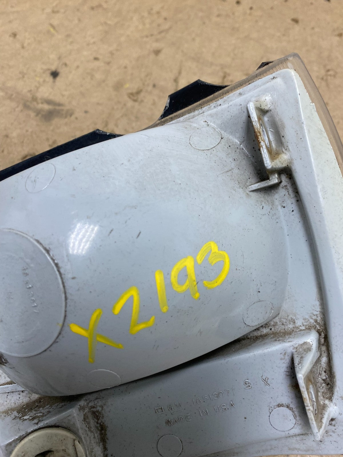 1992 to 1996 Buick Lesabre Front Left Driver LH Turn Signal X2193 DG6