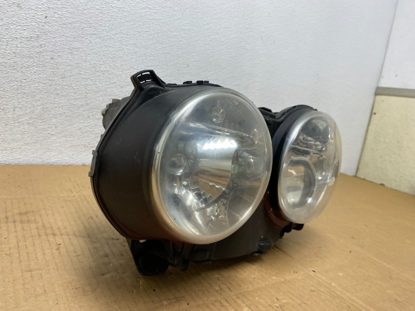 2004 to 2009 Jaguar XJ8 Left Driver LH Side Headlight AC7534 DW2