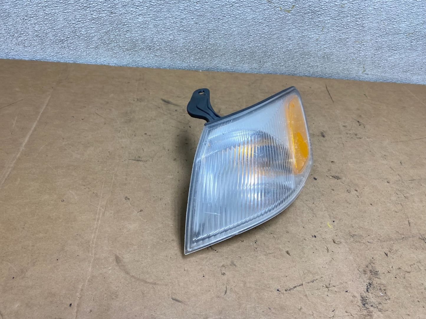 1997 1998 1999 Toyota Camry Left Driver LH Turn Signal X5168 DW2