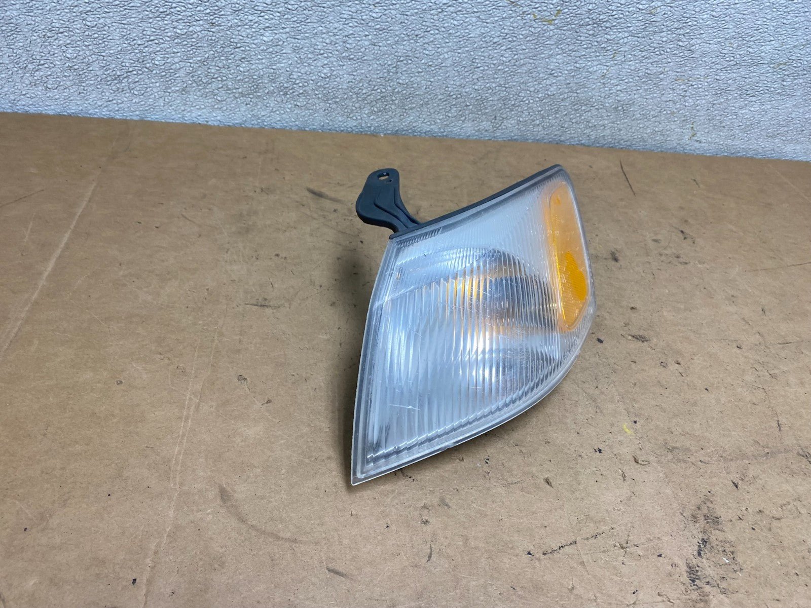 1997 1998 1999 Toyota Camry Left Driver LH Turn Signal X5168 DW2