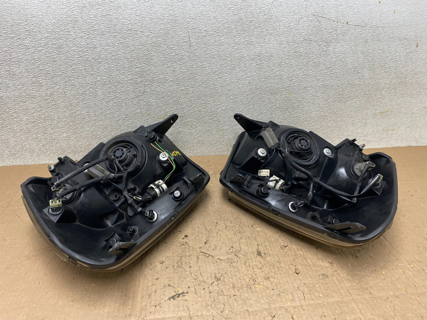 2005 to 2009 Chevrolet Equinox Left+Right Set Halogen Headlights W2748 DW6