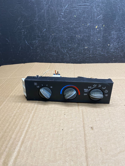 2001 - 2007 GMC Chevrolet Express 1500 Climate Control A/C AC9293 DG0