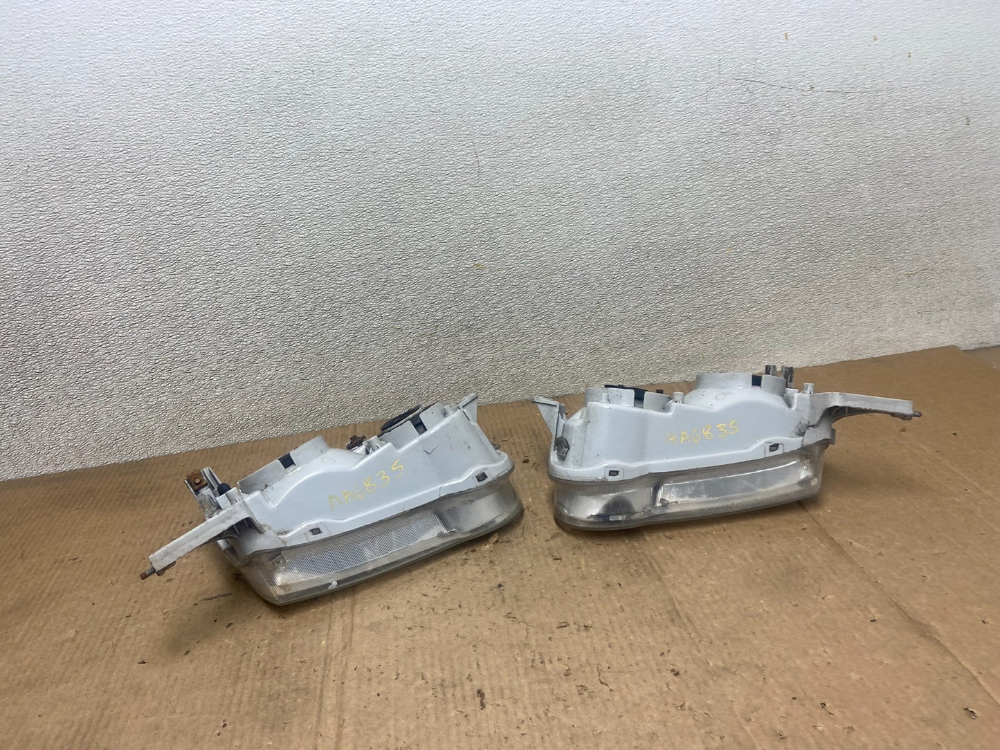 2001-2002 Toyota Corolla Left+Right Side Halogen Headlights OEM AA6835 DW8