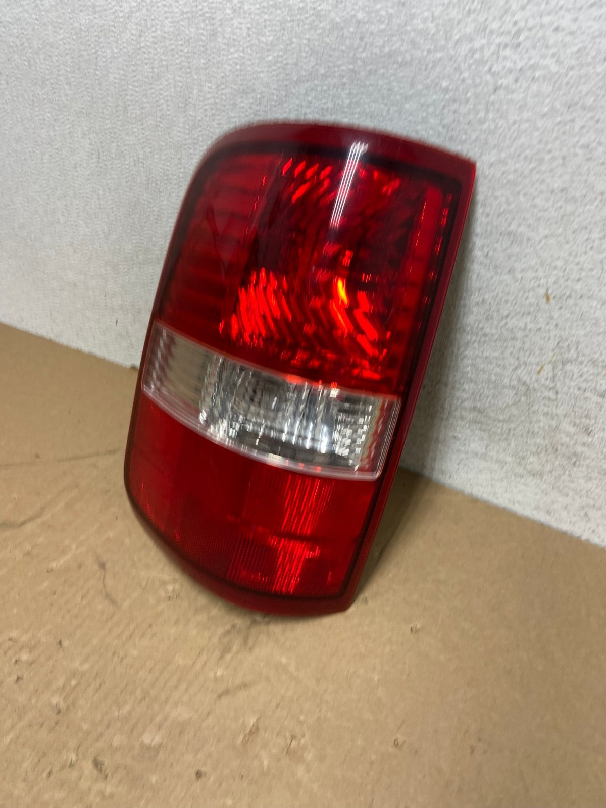 2004 to 2008 Ford F150 F-150 Left Driver LH Side Tail Light AG0470 LK1