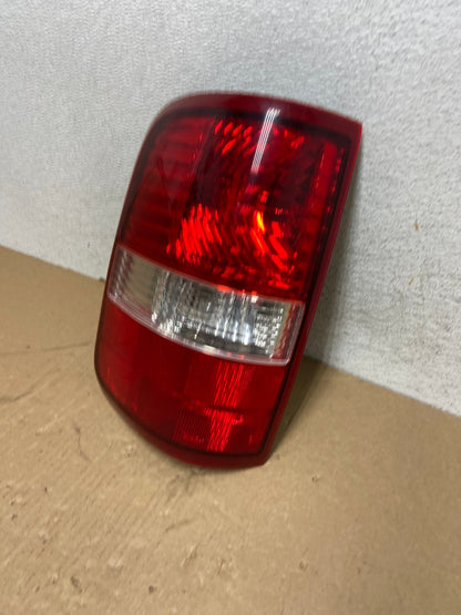 2004 to 2008 Ford F150 F-150 Left Driver LH Side Tail Light AG0470 LK1