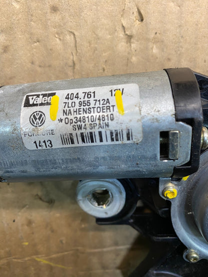 2004 to 2007 Volkswagen Touareg Rear Windshield Wiper Motor OEM Y3489 DG4
