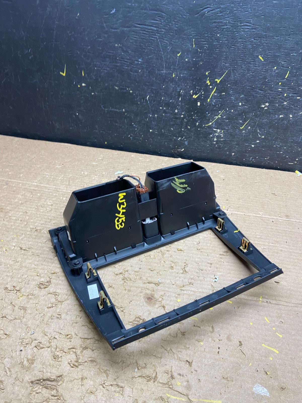 2007-2009 Suzuki XL7 XL-7 Center Radio Dash Trim Air Vent Bezel OEM  W3453 DG3