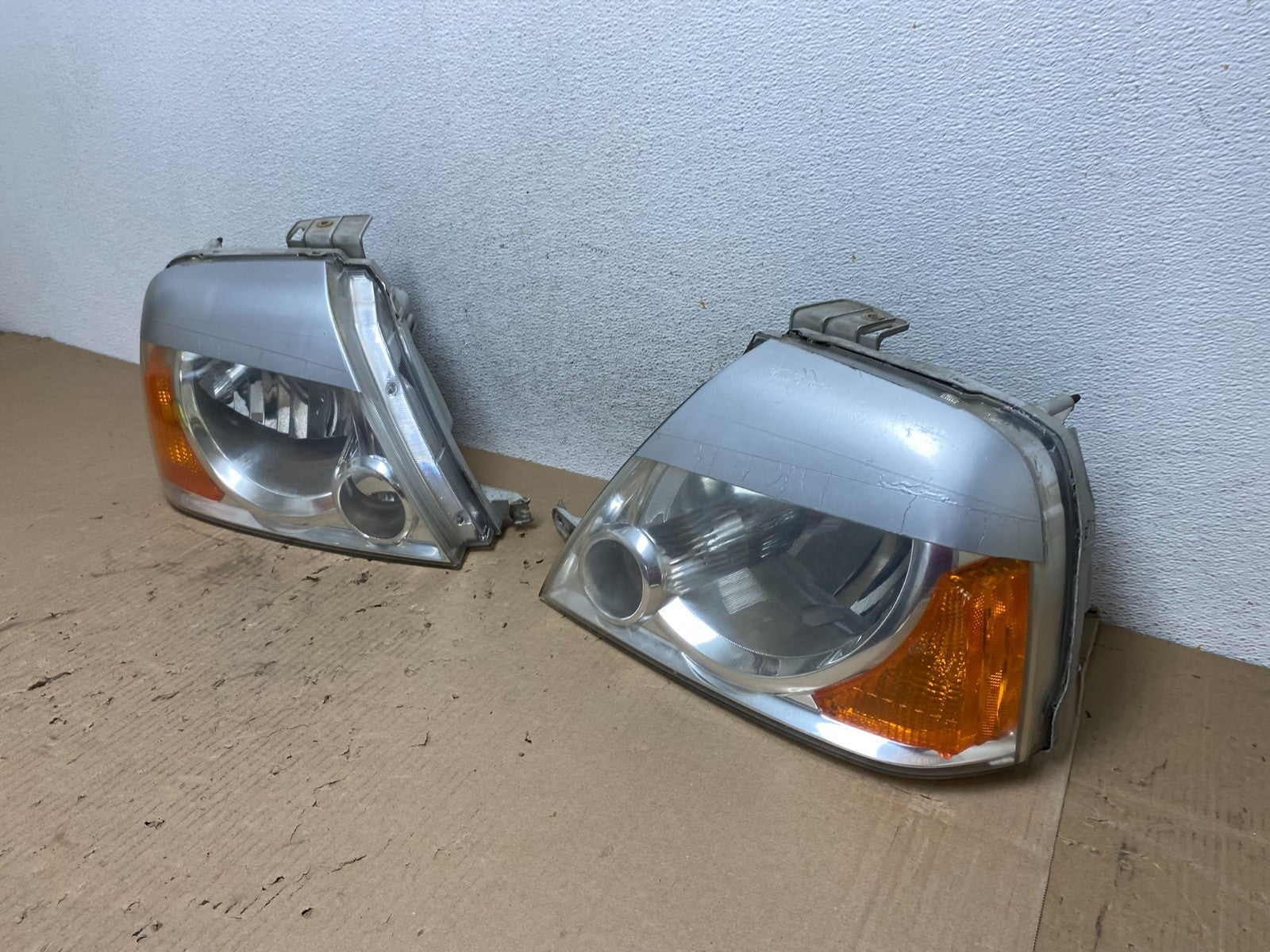 2004 to 2006 Suzuki XL-7 XL7 Left+Right Side Halogen Headlights AE88071