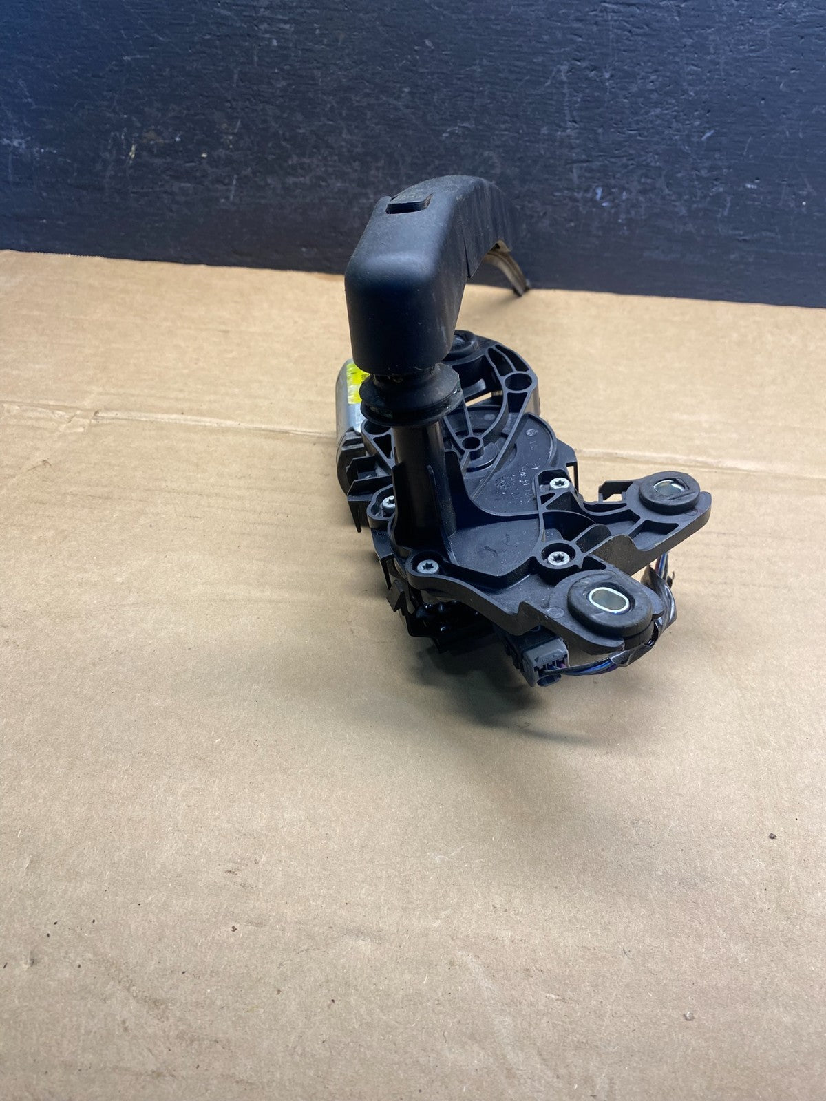 2011 to 2019 Ford Explorer Rear Windshield Wiper Motor ad3524 DG4