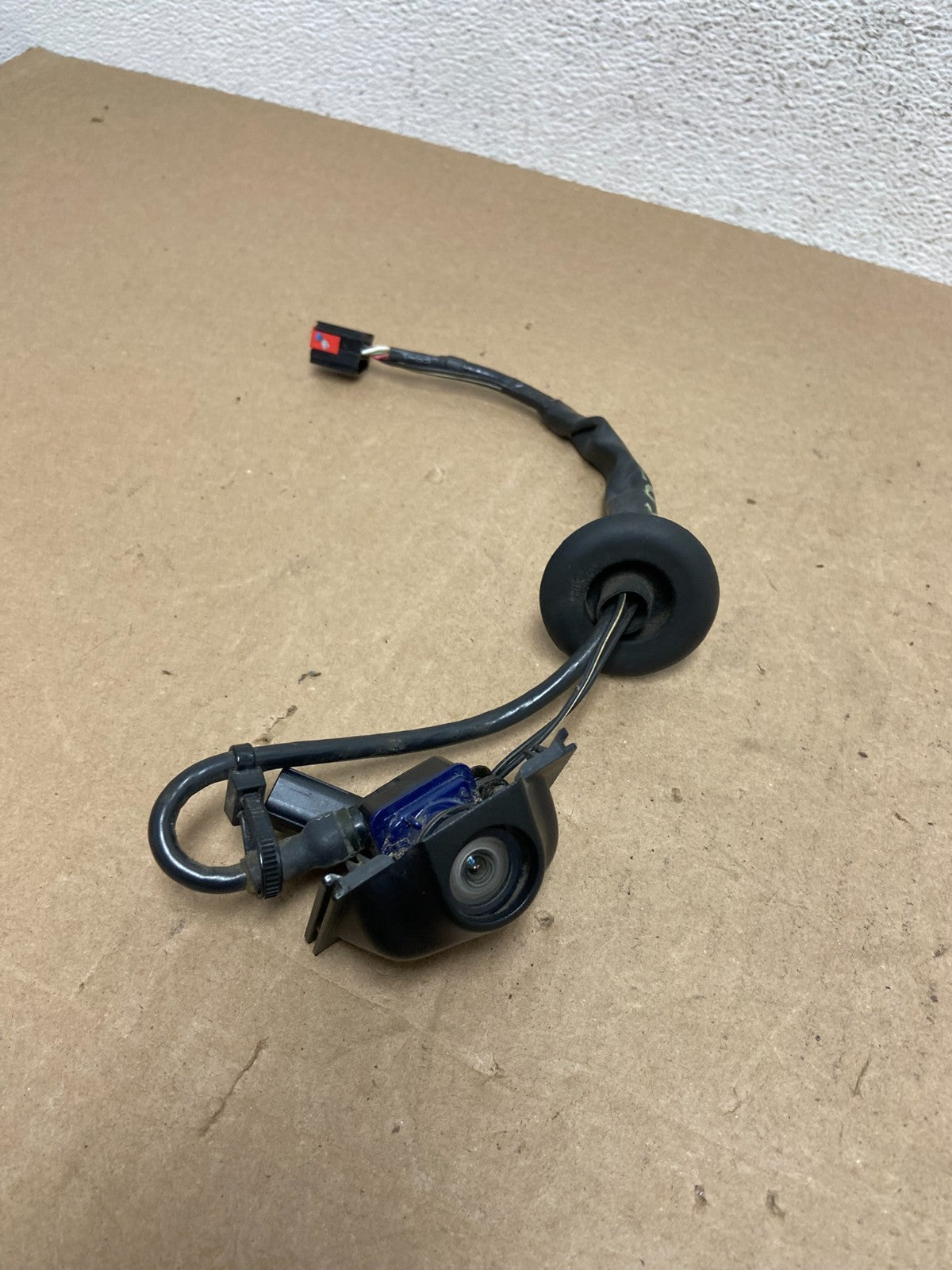 2011 to 2016 Chrysler Town & Country Rear Trunk Back View Camera AE5034 DG4
