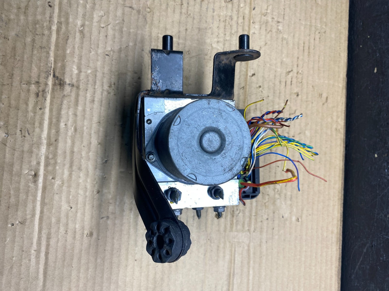 2004 to 2005 BMW 525i ABS Anti-Lock Brake Pump 6758743 AE6251 DW1