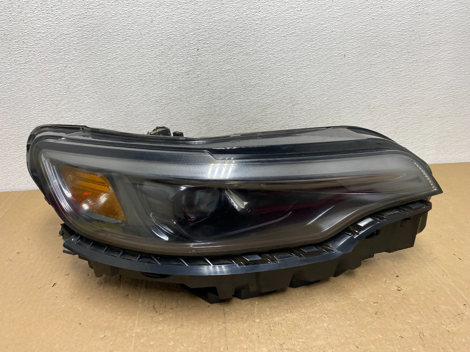 2019 - 2023 Jeep Cherokee Right Passenger RH Side LED Headlight AB3484 DW0