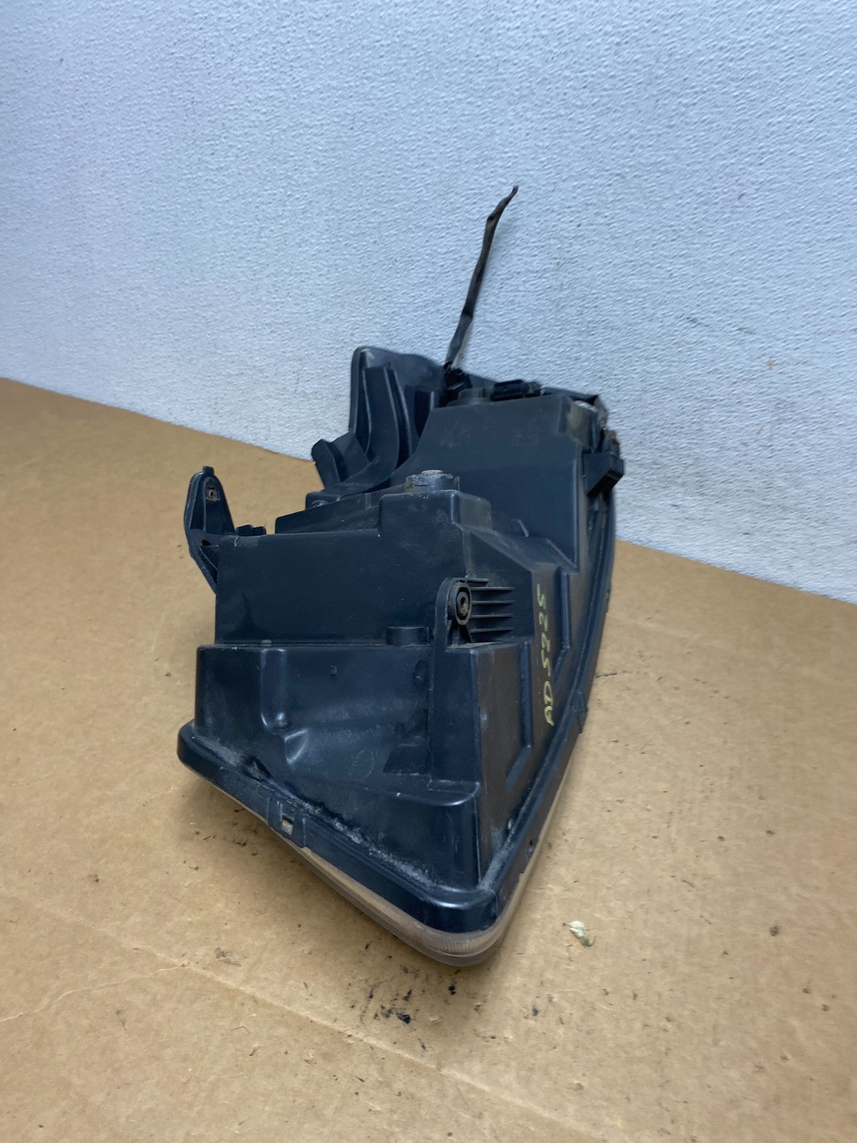 2006 to 2009 Pontiac Torrent Right Passenger RH Side Halogen Headlight AD5225 DW9