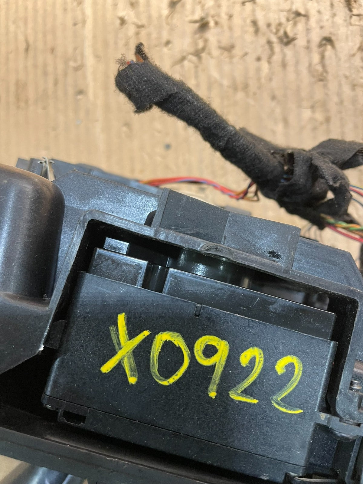 2007 to 2013 BMW X5 E70 Shift Shifter Selector Gear W/ Menu Switch  OEM X0922 DG7