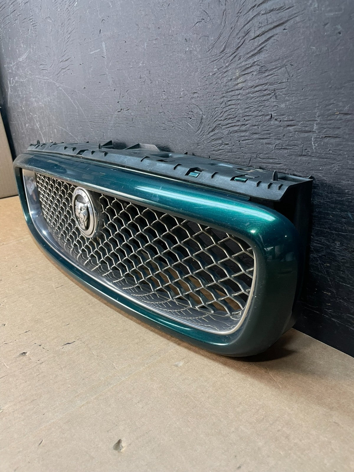 2007 to 2008 Jaguar X-type Front Grill Grille AE84481