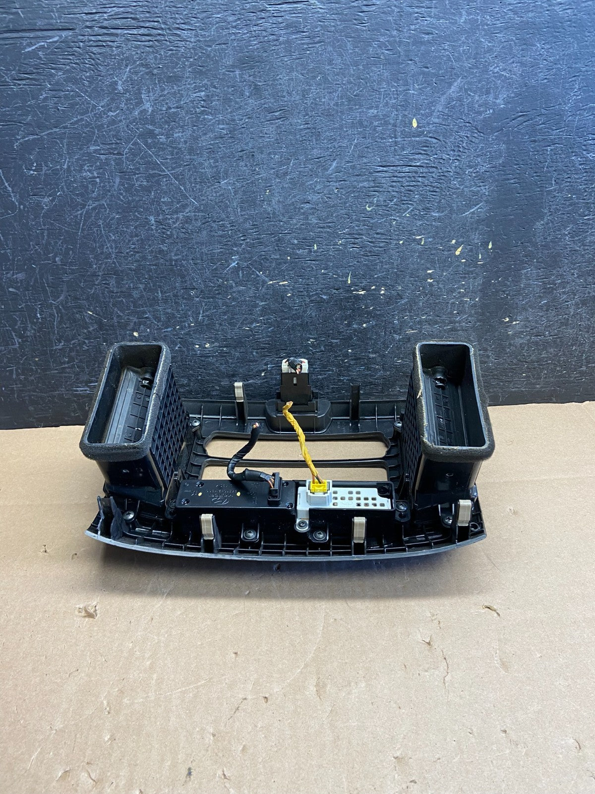 2007-2010 Hyundai Elantra Radio Heat AC Climate Control Air Vent Bezel AI6312 DW4