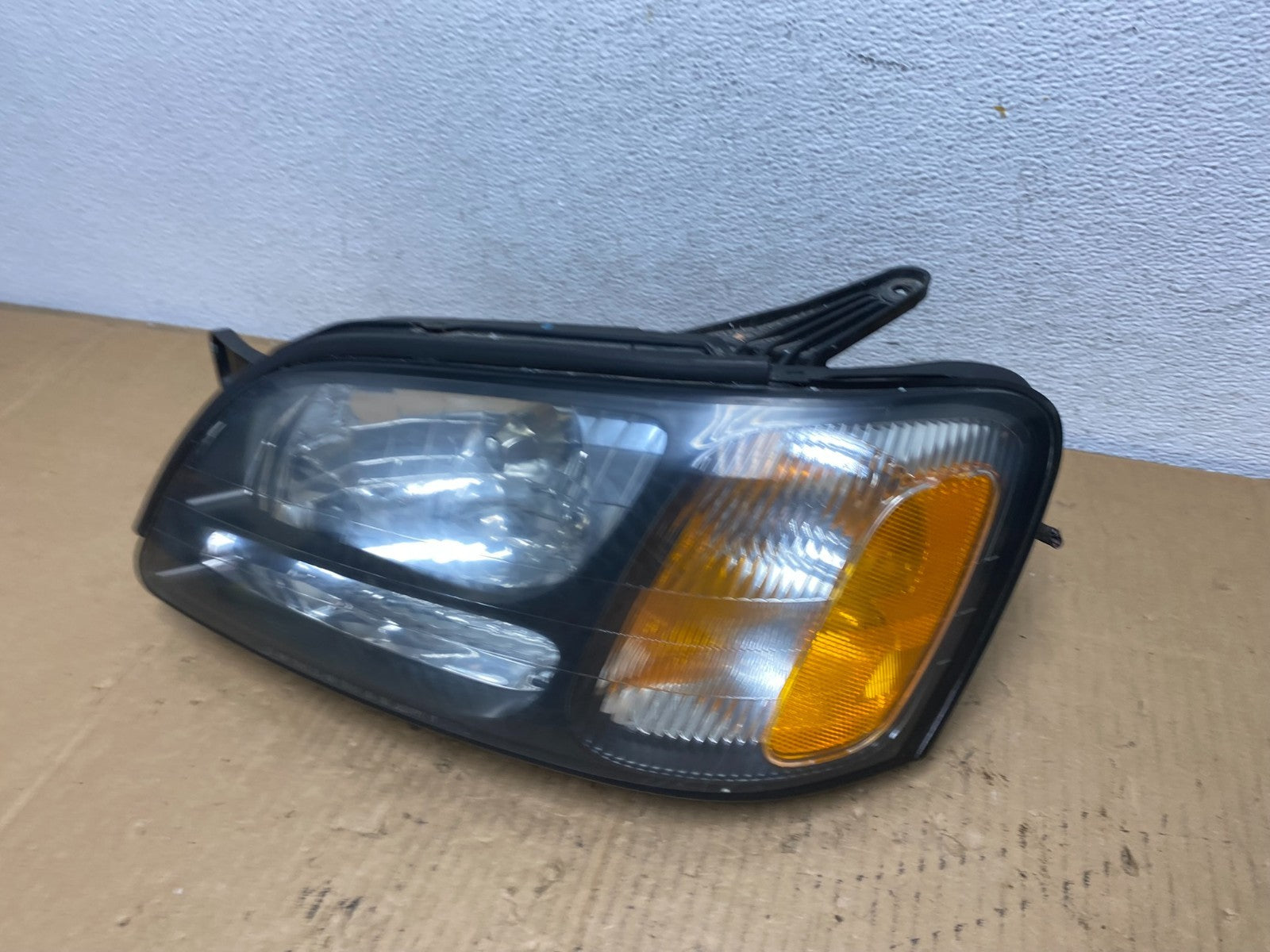 2001-2004 Subaru Legacy Outback Left Driver Lh Side Headlight AD1090 DW1