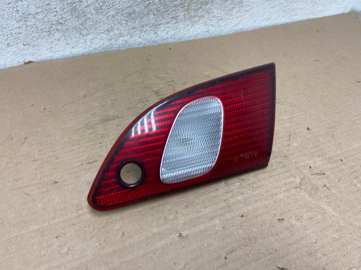 1998-2000 Toyota Corolla Right Passenger RH Side Inner Tail light AH9471 LK2