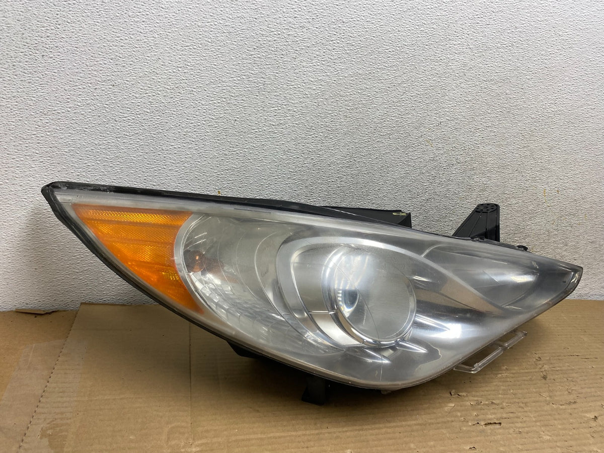 2011 - 2014 Hyundai Sonata Right Passenger Rh Side Headlight Halogen AH0570 DW1