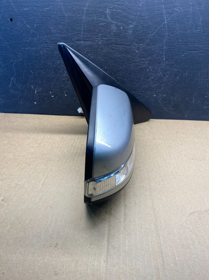 2011 to 2015 Kia Sorento Right Passenger Door Mirror Turn Signal AG7096 DW10