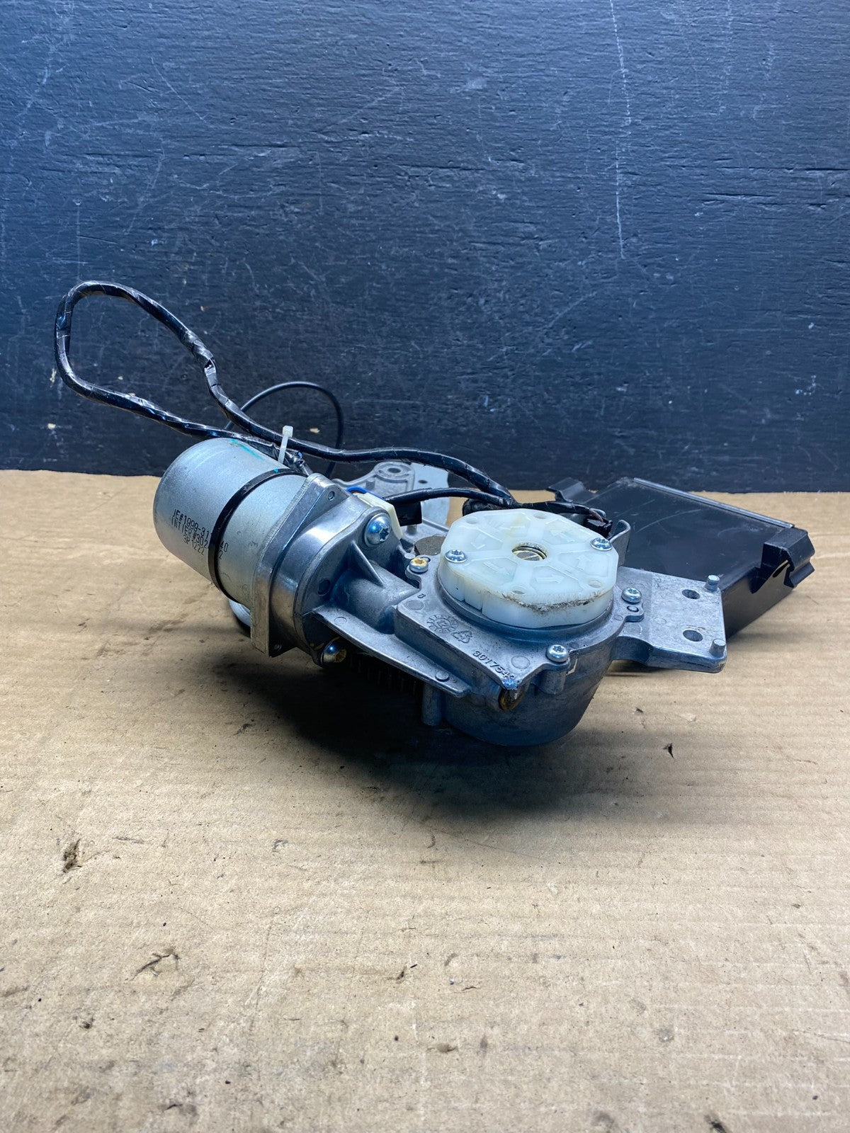 2009-2012 GMC Acadia Power Motor Liftgate Tailgate Control Module ad9852 DG3