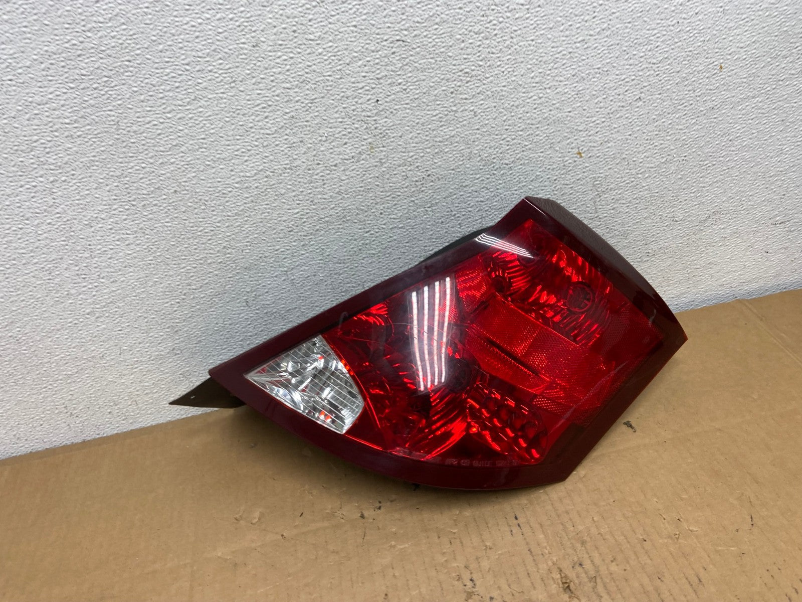 2003-2007 Saturn Ion Passenger Right RH Side Tail Light Tail Light AD0869 LK2