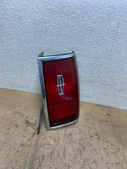 1995 1996  1997 Lincoln Town Car Right Passenger Rh Tail Light AA8579 DG2