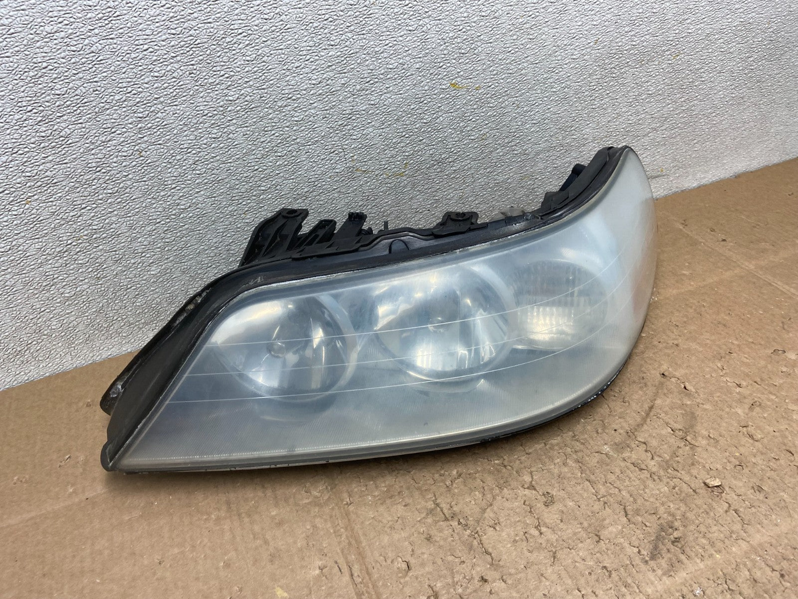2005 to 2011 Lincoln Town Car Left Driver LH Side Headlight AD2426 DW2
