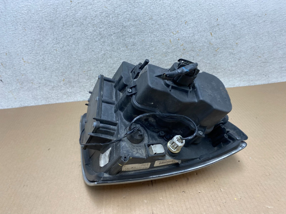 2004 to 2009 Cadillac SRX Right Passenger Side Halogen Headlight AJ2405 DW7