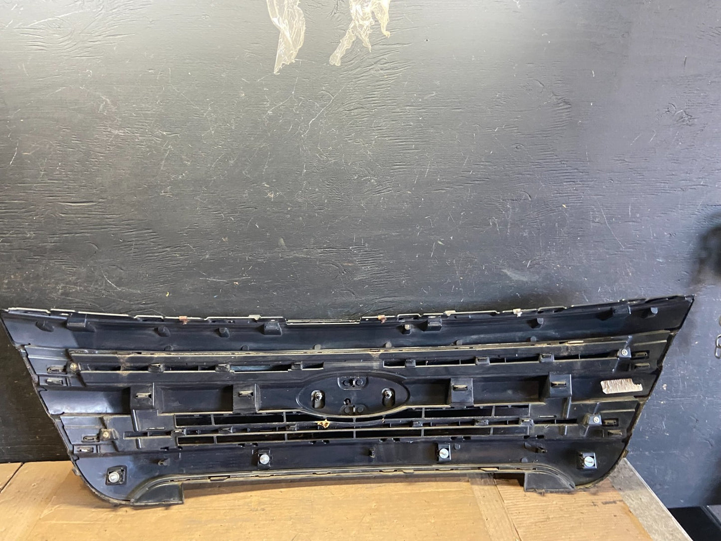 2011 to 2015 Ford Explorer Upper Front Grill Grille Oem R0239 DG10
