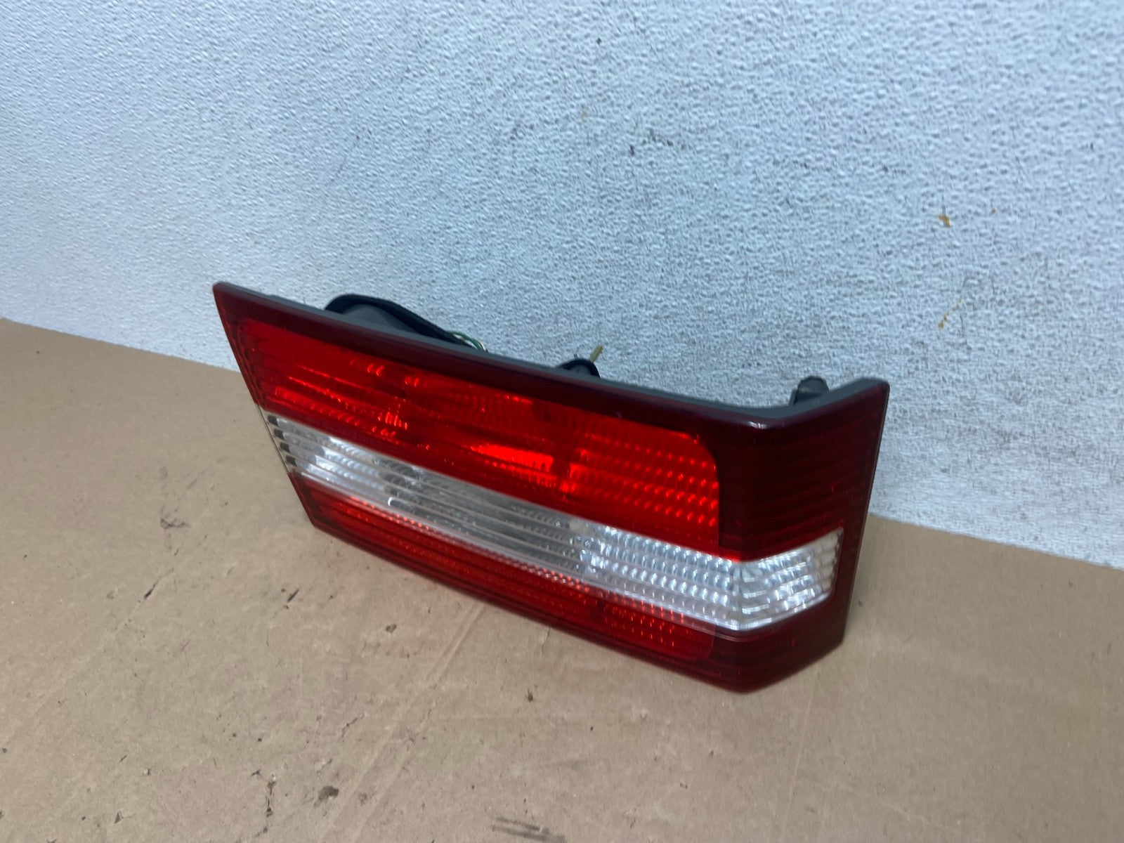 2000 2001 Lexus ES300 Inner Left Driver LH Side Tail Light AE5988 DW1