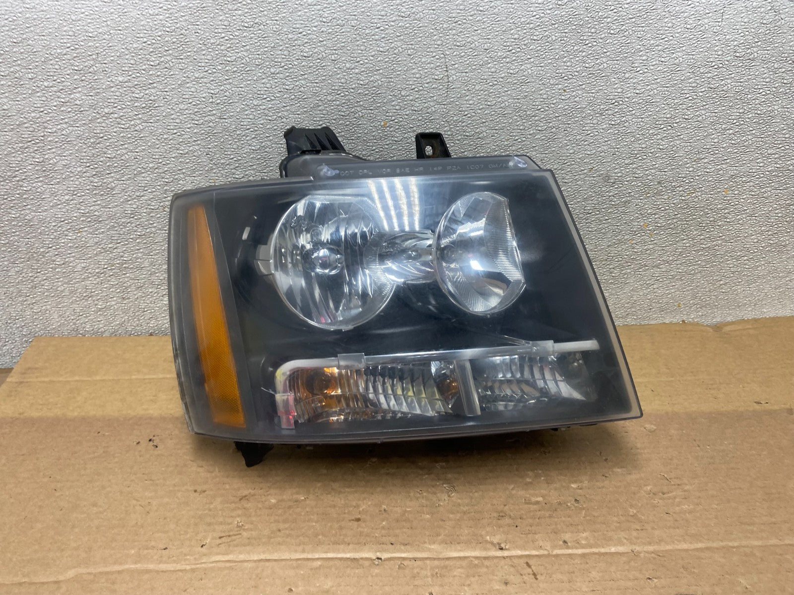 2007 to 2013 Chevrolet Suburban Tahoe Right Passenger RH Headlight Oem AB5152 DW0
