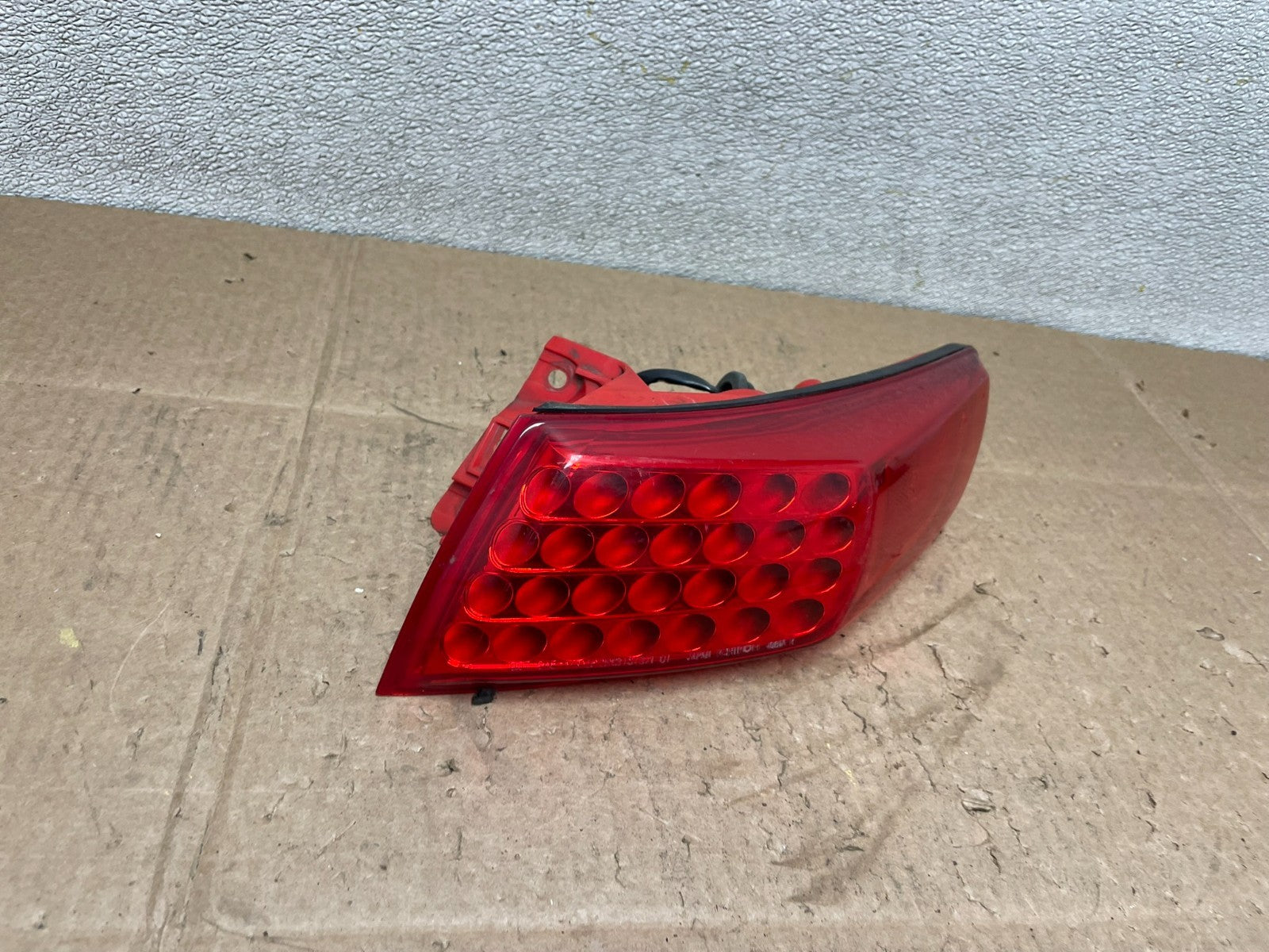 2003 to 2008 Infiniti FX35 FX45 Right Passenger RH Side Tail Light OEM Y8926 DW2