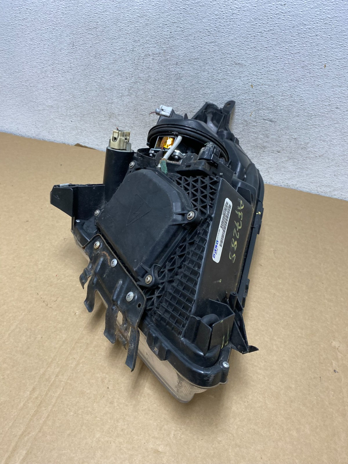 2004 - 2005 Toyota Prius Left Driver Lh Xenon HID Headlight DEPO AF7288 DW8