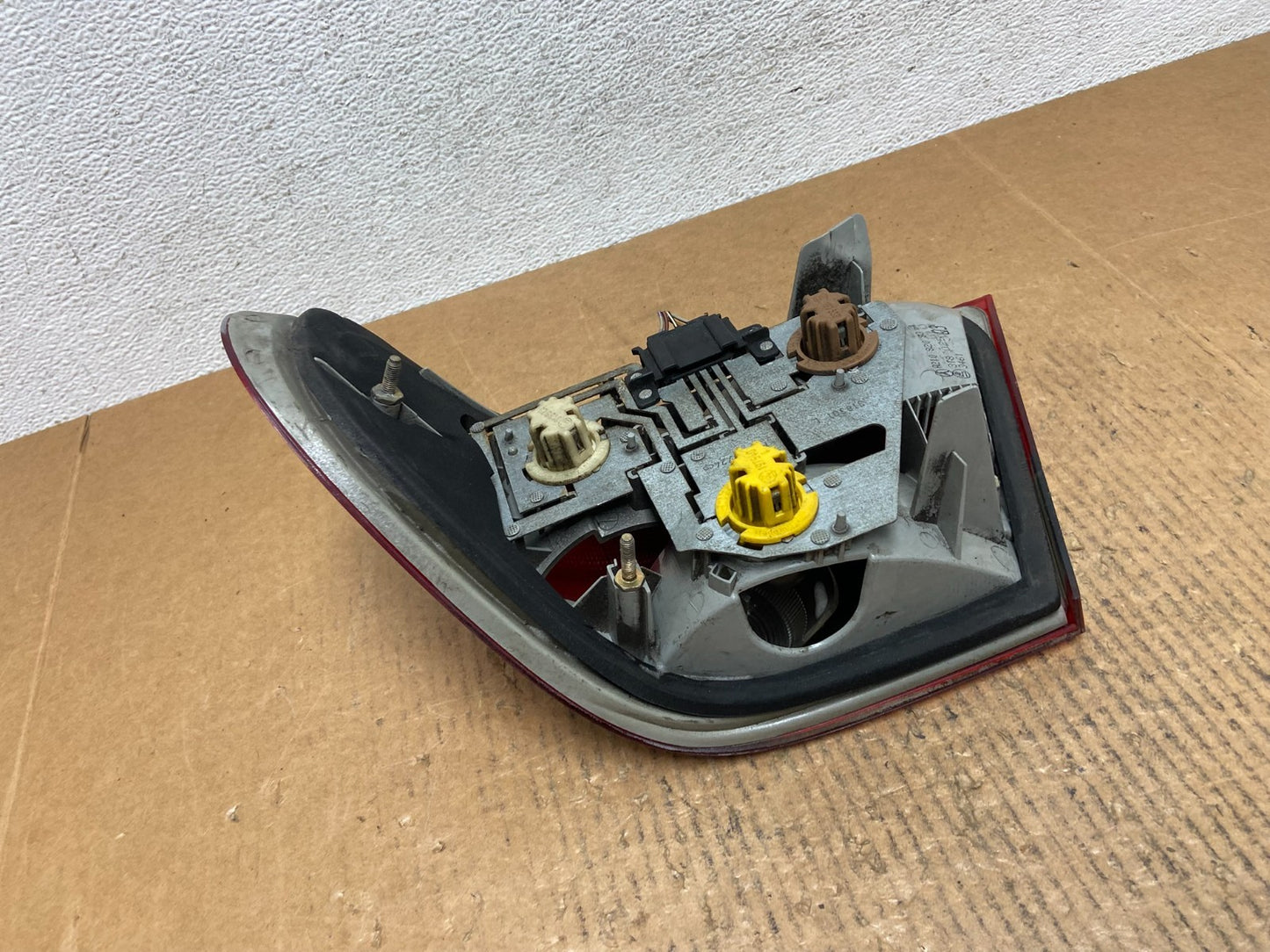 2000-2002 Mercedes-Benz E-Class E430 E320 Left Driver LH Tail Light AE1331 DW5