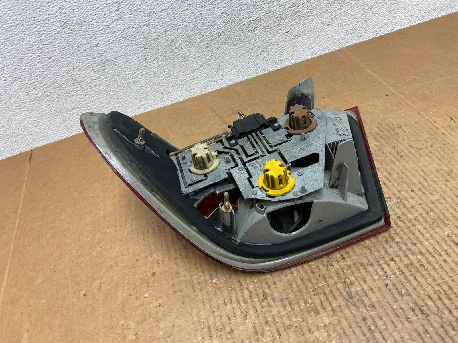 2000-2002 Mercedes-Benz E-Class E430 E320 Left Driver LH Tail Light AE1331 DW5