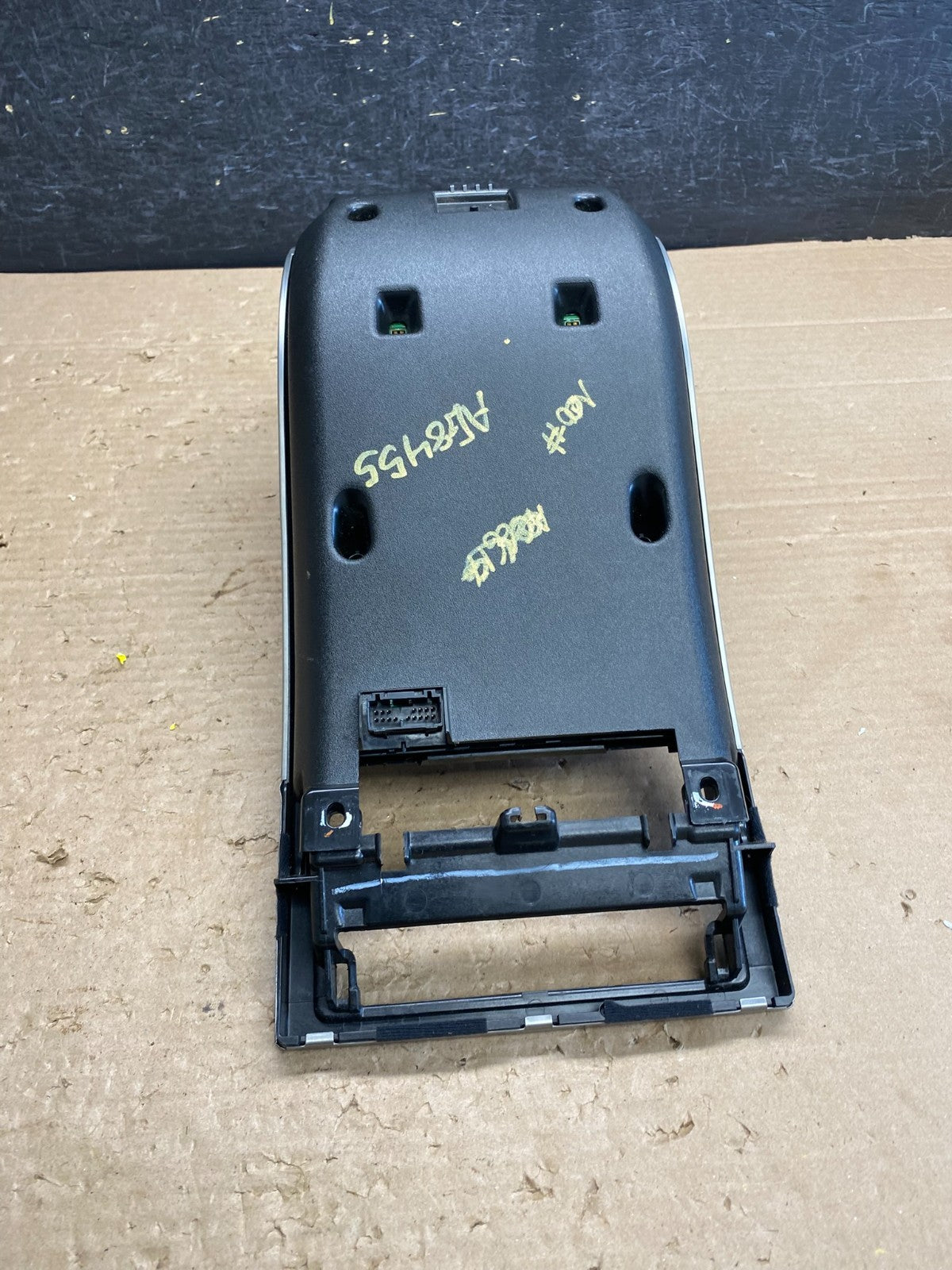 2004 2005 2006 Volvo S40 Radio Climate Control Shifter Panel Bezel AG84557