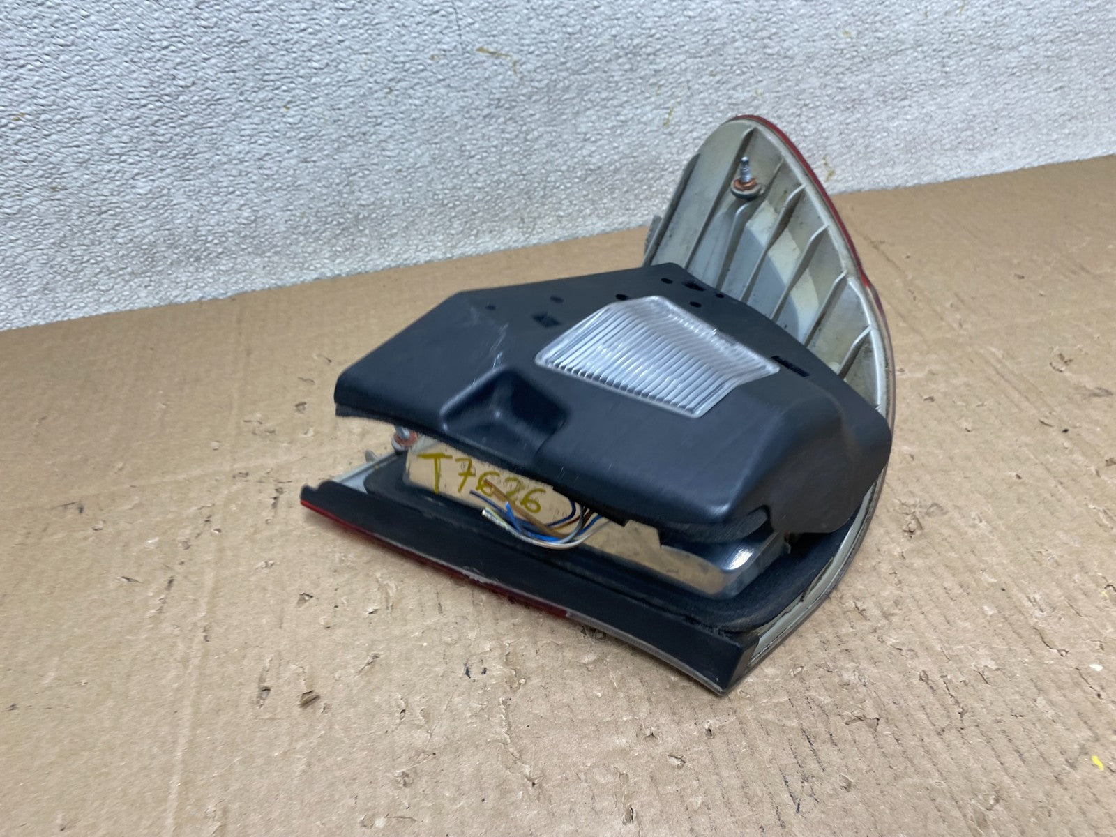 2002 - 2005 BMW 3 E46 Series Right Passenger Tail Light T7626 PS7