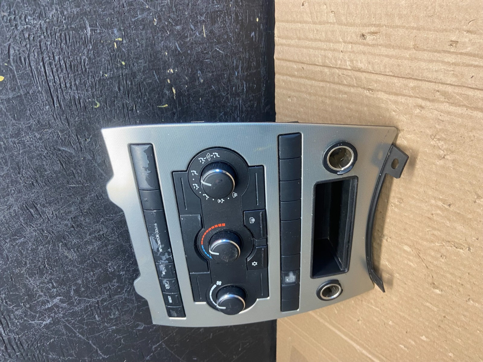 2005 2006 2007 Jeep Commander Grand Cherokee A/C Climate Control Bezel AF6313 DG3