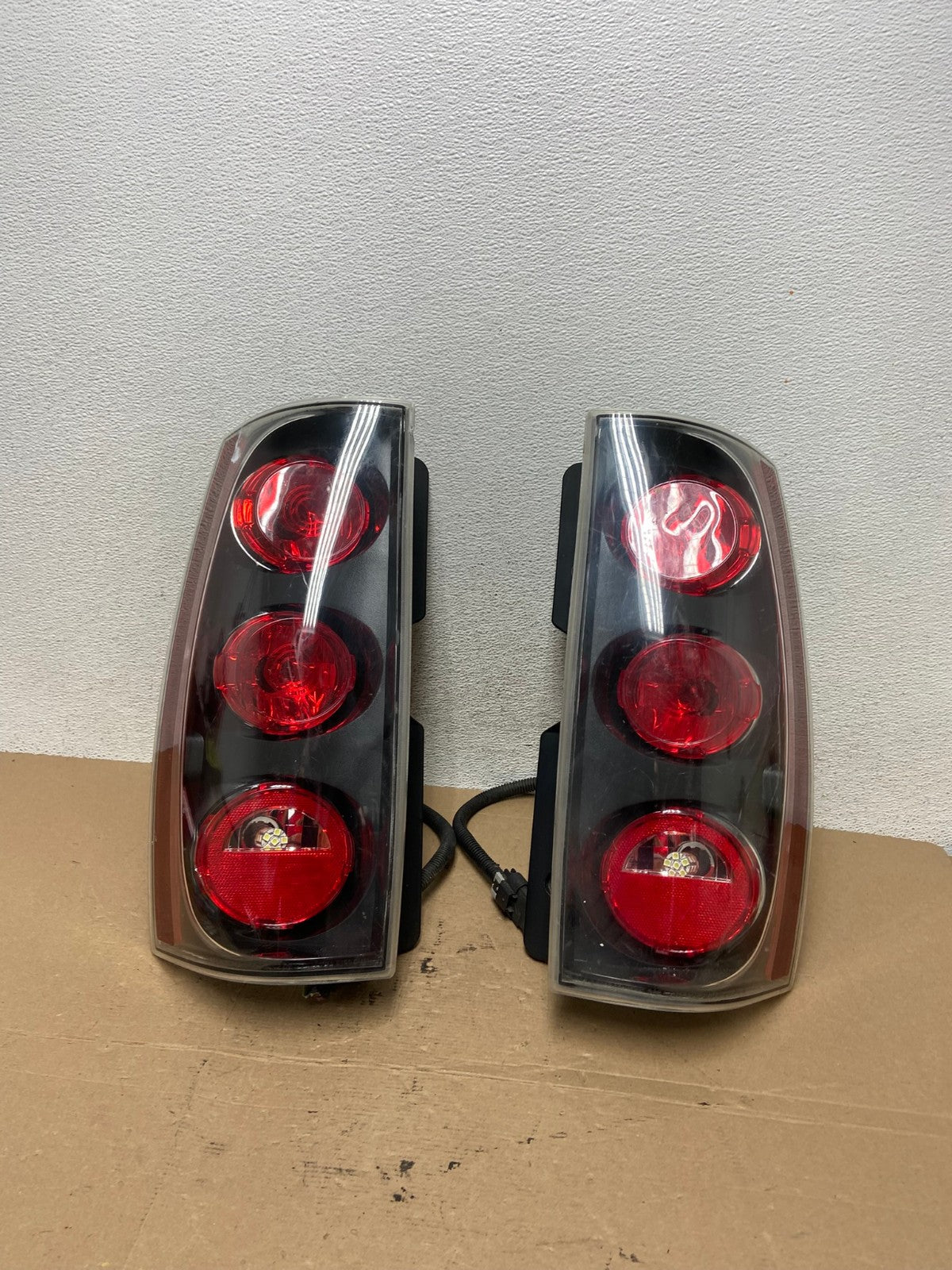 2007-2014 GMC Yukon Denali Left + Right SET Tail Lights Light AF4506 LK0