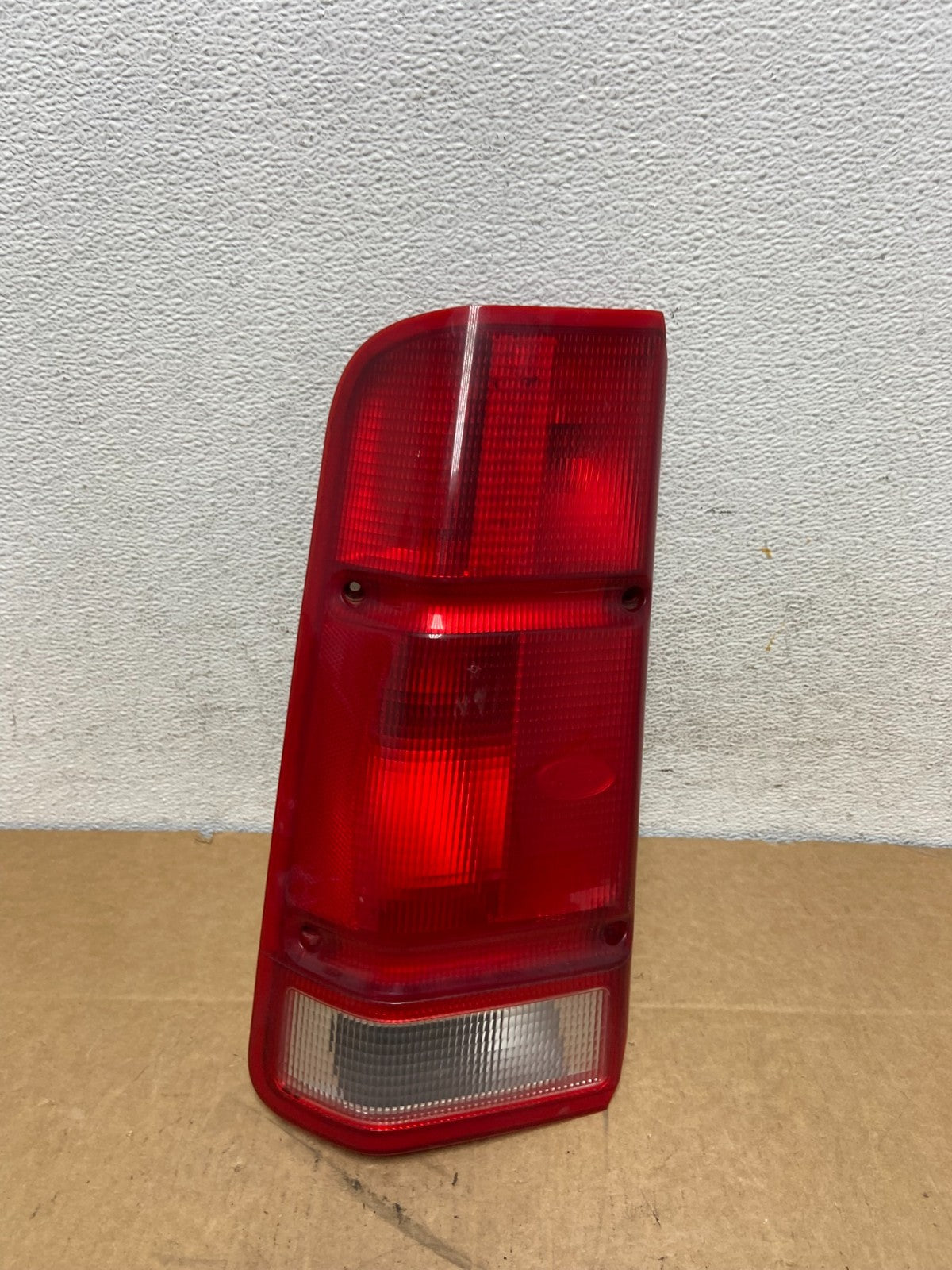 1999 - 2002 Land Rover Discovery Left Driver LH Side Tail Light ad6062 DG0