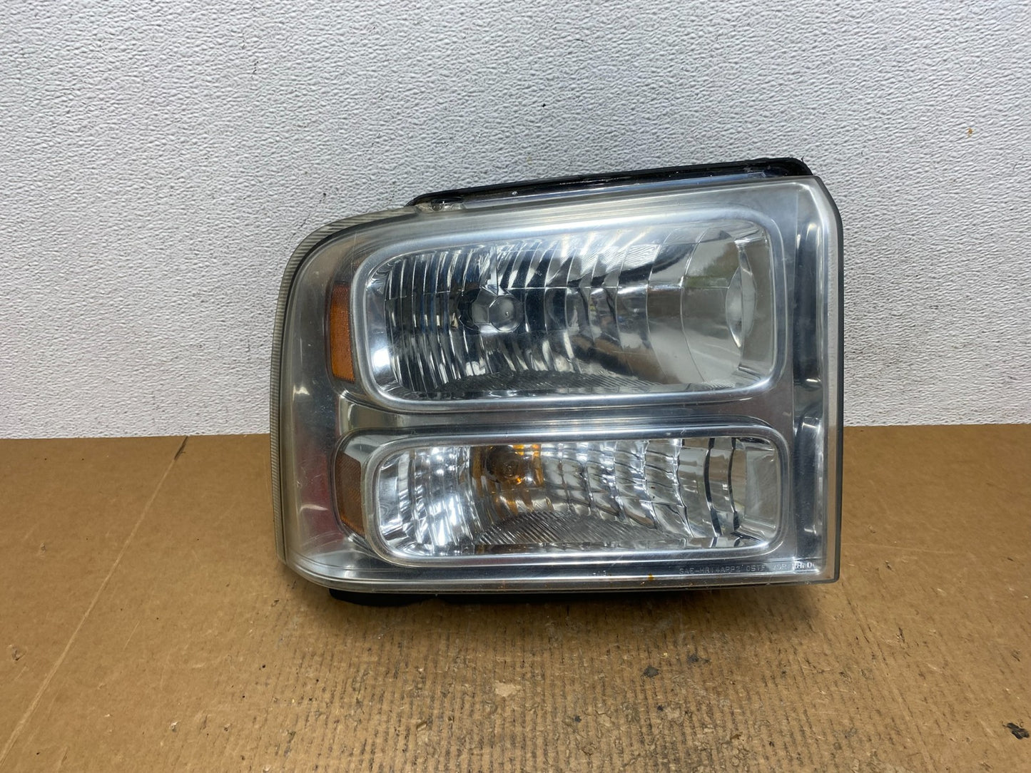 2005-2007 Ford F-250 F250 Super Duty Right Passenger RH Side Headlight AE2593 DW0