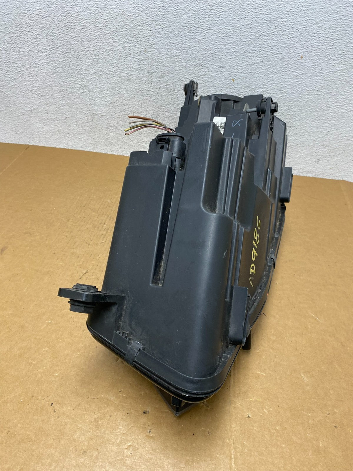 2016-209 Volkswagen Passat Right Passenger RH Side Halogen Headlight AD9186 DG8