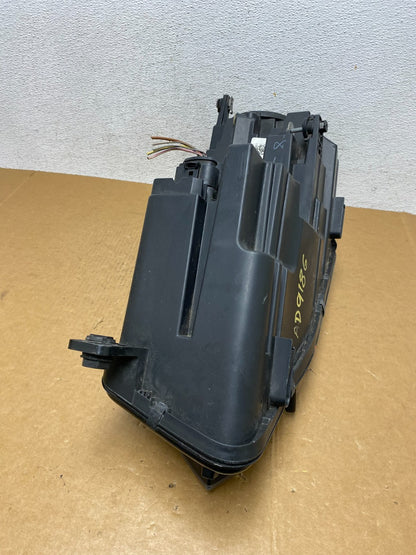 2016-209 Volkswagen Passat Right Passenger RH Side Halogen Headlight AD9186 DG8
