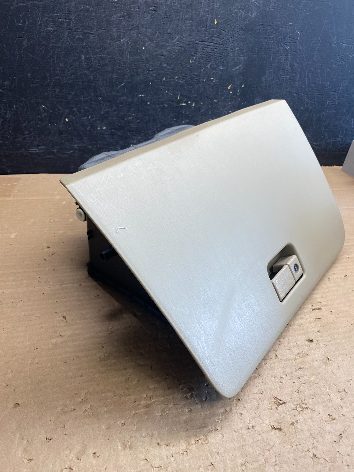 2001 - 2007 Toyota Highlander Front Right Passenger Storage Glove Box ag8493 DG2