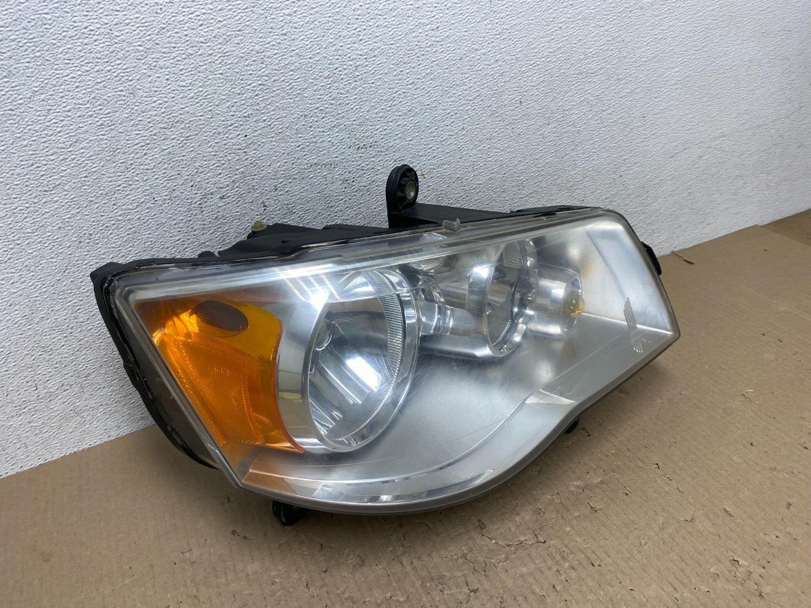2011 to 2016 Chrysler Town and Country Right Passenger Headlight AE9750 DW2