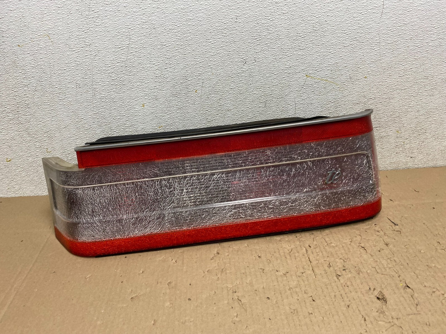 1990 - 1993 Cadillac Allante Front Right Passenger Tail Light J9050 PS0