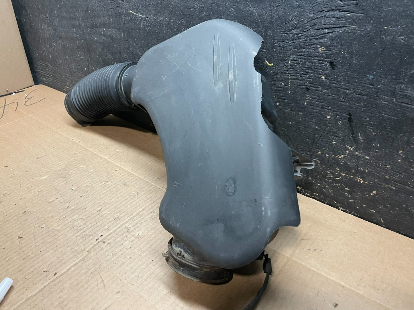 2011 to 2018 Chrysler 300 3.6L Air Intake Duct Tube Cleaner OEM y1743 DG1
