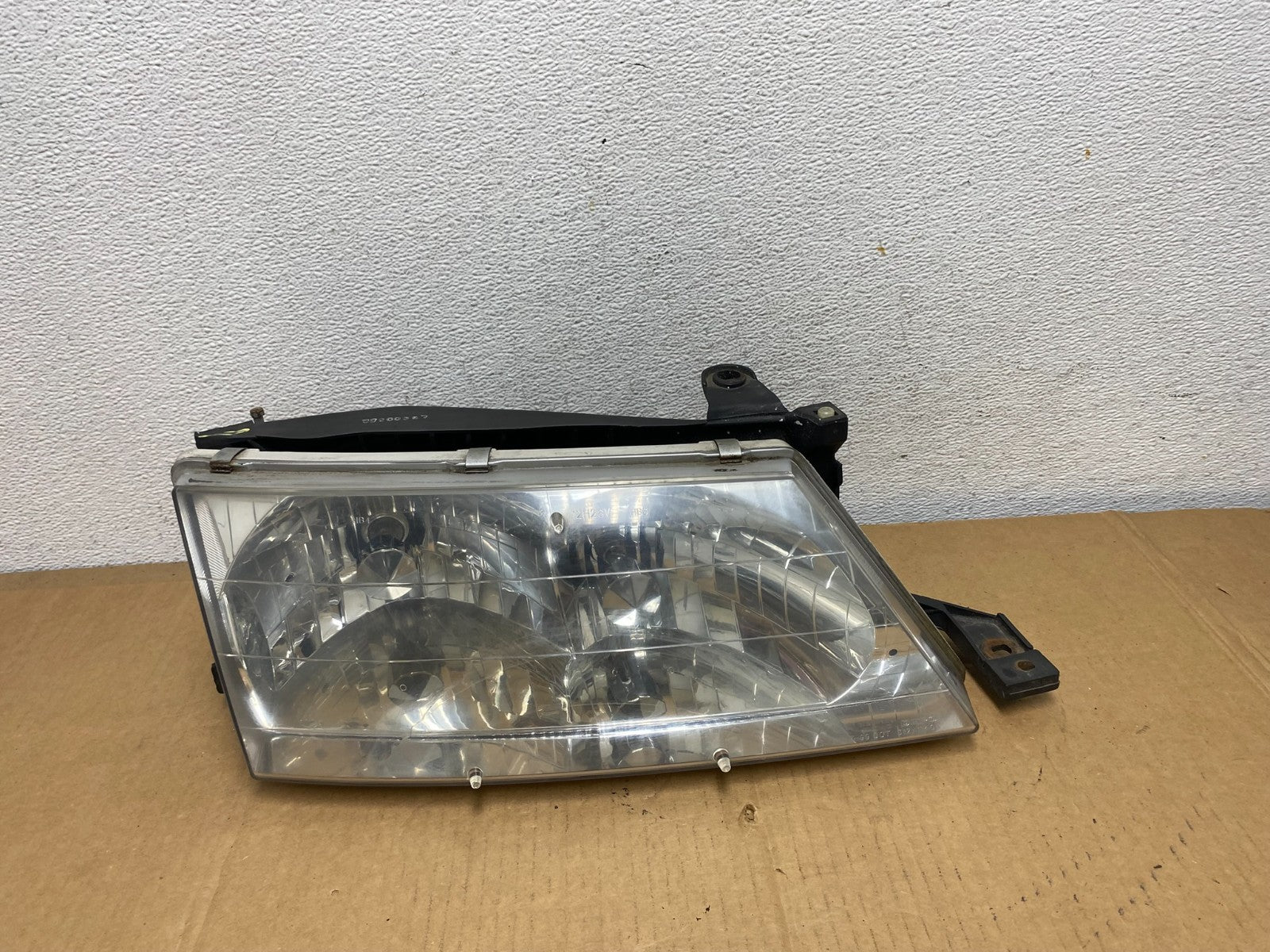1998 to 1999 Toyota Avalon Halogen Right Passenger Rh Headlight DEPO AD0736 DW0